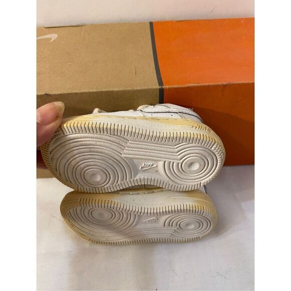 Nike Air Force one kids 4c white discoloration - Picture 3 of 6